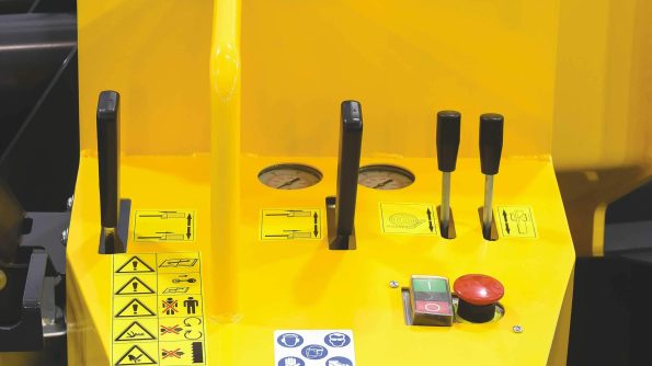 Magnum 32 - control panel
